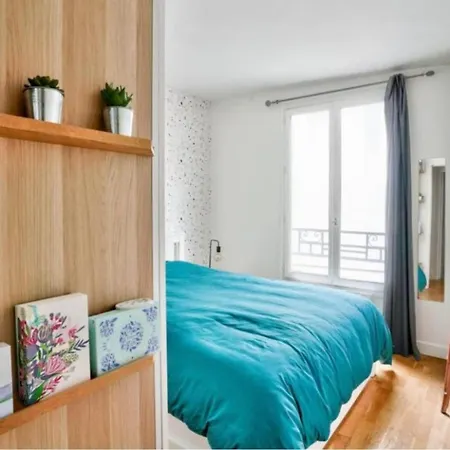 Pleasant Near Montmartre