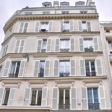 Pleasant Near Montmartre Parijs